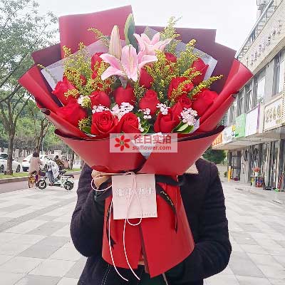 福州19朵红玫瑰百合，与你幸福前行