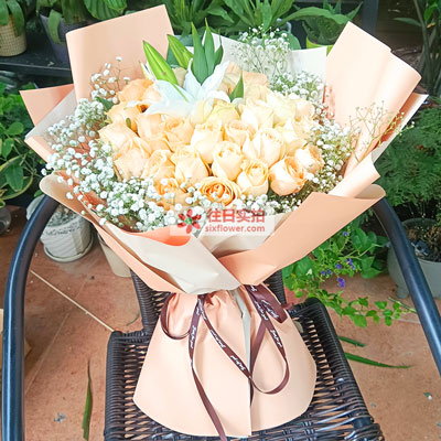 福州33朵香槟玫瑰百合，心里永远是你
