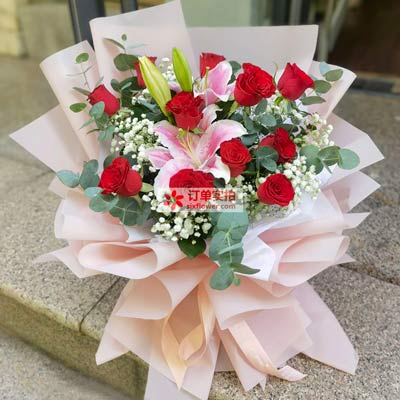 福州11朵红玫瑰百合，全世界里只有一个你
