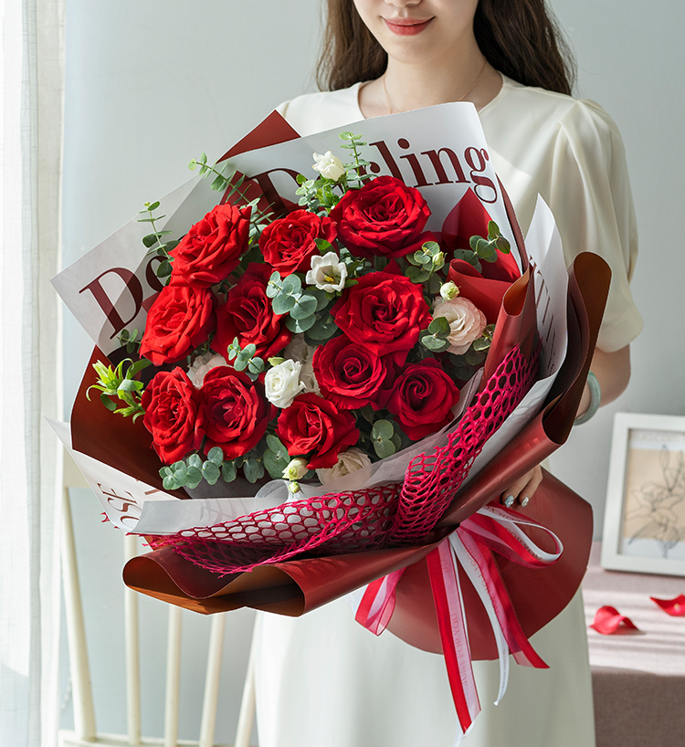 福州女朋友生日,送玫瑰花束合适还是百合花更好?